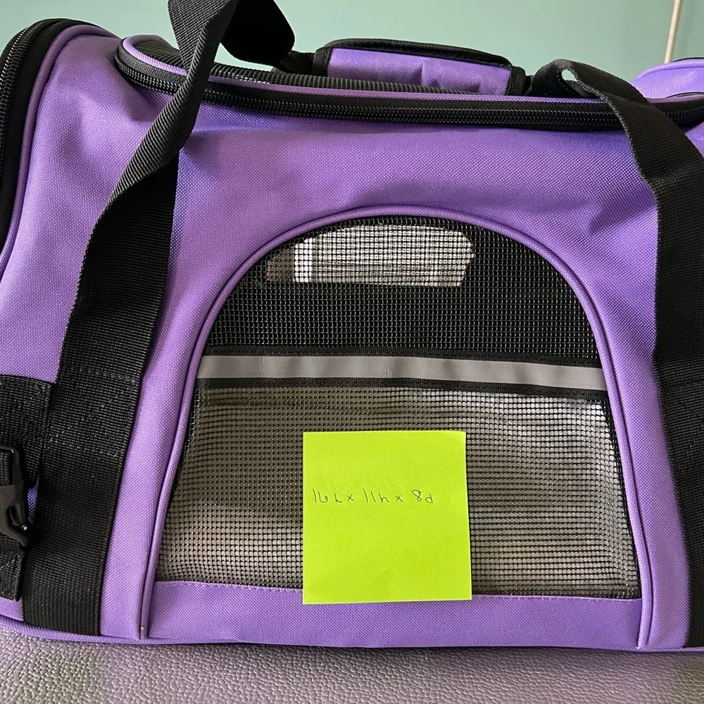 Purple dog/cat carrier. Size S-M. New.